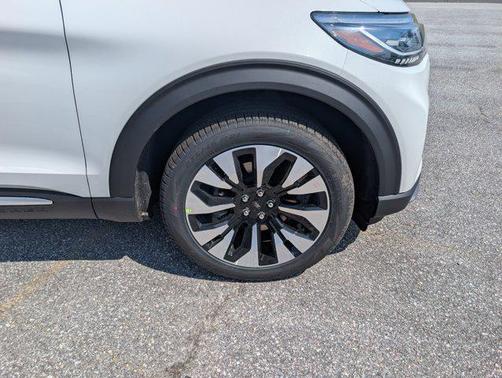 Star White Metallic Tri-Coat 2026 Ford Explorer Platinum