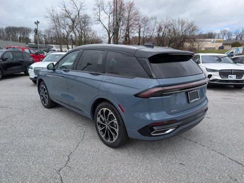 Whisper Blue Metallic Clearcoat 2026 Lincoln Nautilus Reserve