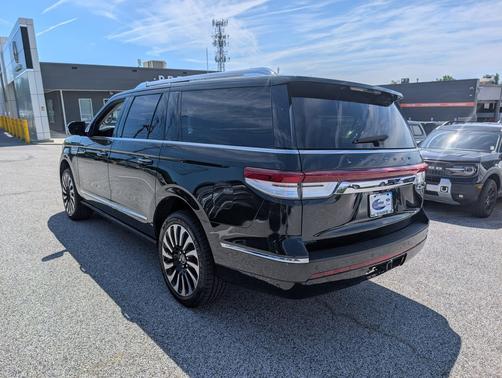 Green Metallic 2022 Lincoln Navigator Black Label