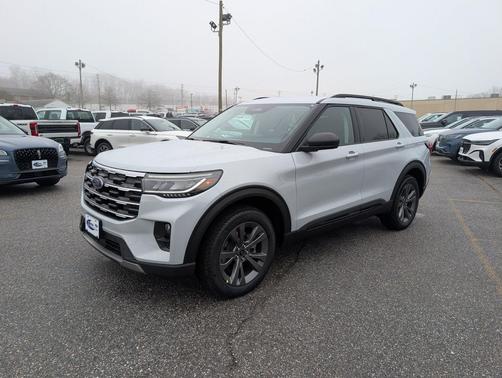 Space White Metallic 2026 Ford Explorer Active