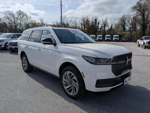 Pristine White Metallic Tri-Coat 2026 Lincoln Navigator Reserve