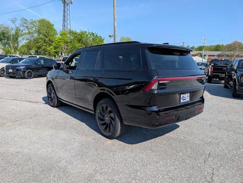 Infinite Black Metallic Clearcoat 2026 Lincoln Navigator Reserve
