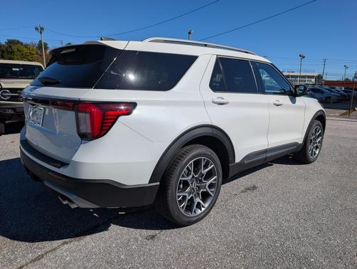 Star White Metallic Tri-Coat 2027 Ford Explorer Platinum