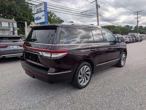 Diamond Red Tri-Coat 2023 Lincoln Navigator Reserve
