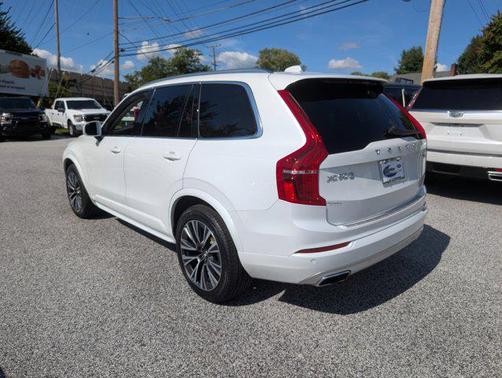2021 Volvo XC90 T6 Momentum