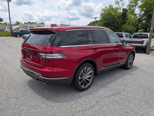Red Carpet Metallic Tinted Clearcoat 2026 Lincoln Aviator Premiere