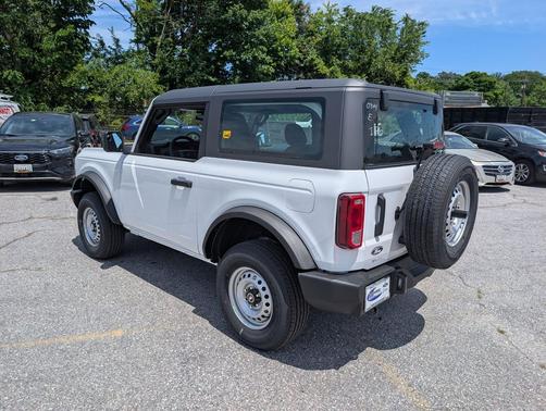 Oxford White 2026 Ford Bronco Base 2 Door 4x4
