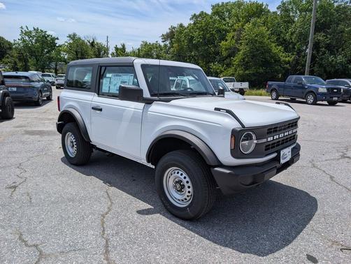 Oxford White 2026 Ford Bronco Base 2 Door 4x4