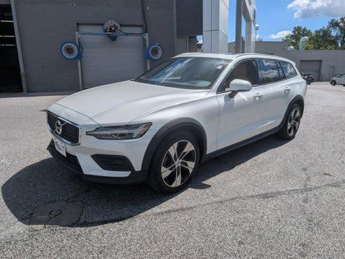 2020 Volvo V60 Cross Country T5
