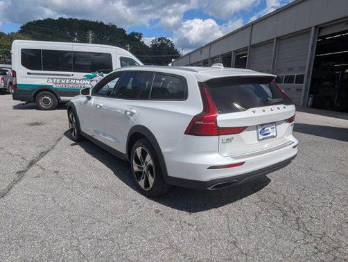 2020 Volvo V60 Cross Country T5