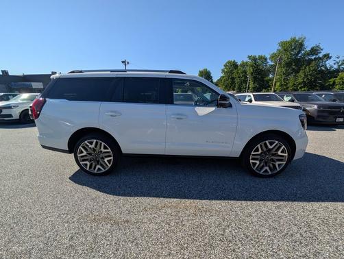 White Metallic 2025 Ford Expedition Platinum