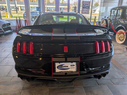 2017 Ford Shelby GT350 Base