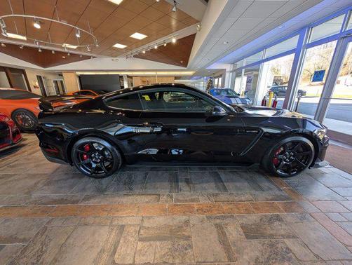 2017 Ford Shelby GT350 Base