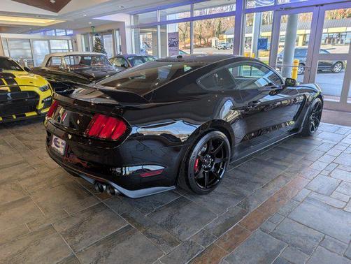 2017 Ford Shelby GT350 Base