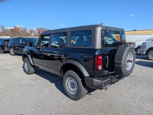 2025 Ford Bronco Base 4 Door 4x4