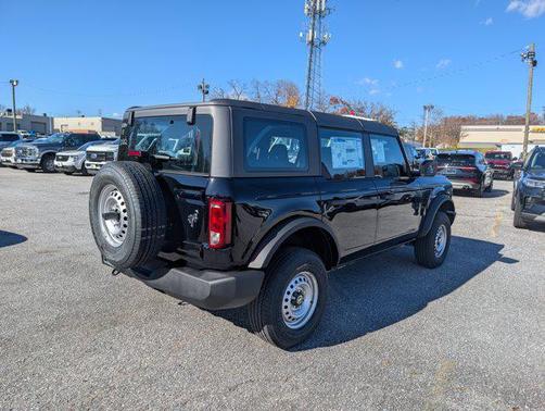 2025 Ford Bronco Base 4 Door 4x4