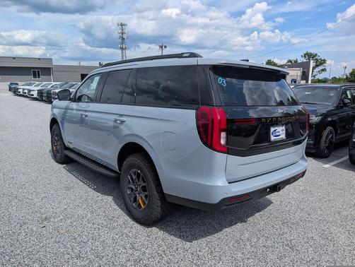 Glacier Gray Metallic Tri-Coat 2026 Ford Expedition Tremor