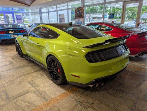 Grabber Lime 2020 Ford Shelby GT500 Base