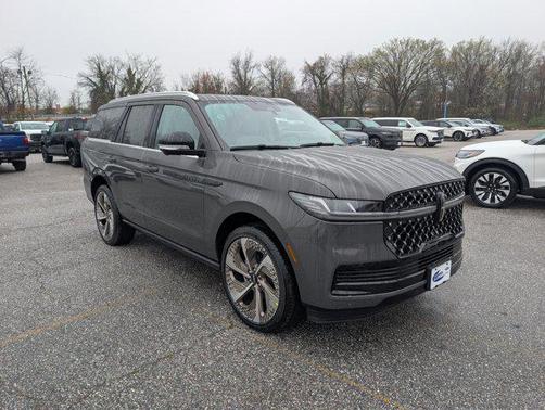 Chroma Caviar Dark Gray Metallic Clearcoat 2026 Lincoln Navigator Black Label