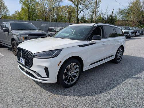 Pristine White Metallic Tri-Coat 2026 Lincoln Aviator Premiere