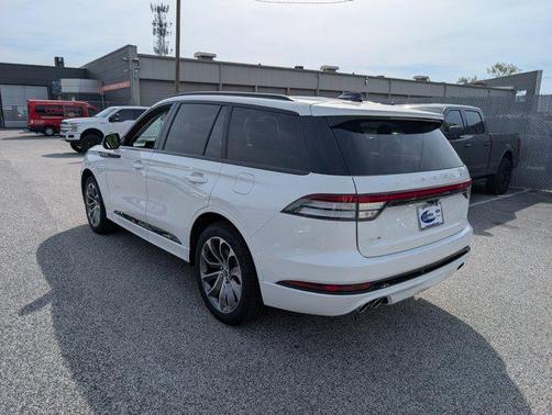 Pristine White Metallic Tri-Coat 2026 Lincoln Aviator Premiere