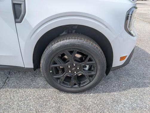 Oxford White 2025 Ford Maverick Lariat