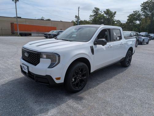 Oxford White 2025 Ford Maverick Lariat