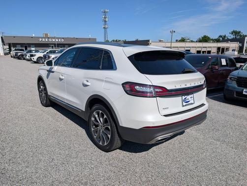 Pristine White Metallic Tri-Coat 2022 Lincoln Nautilus Reserve