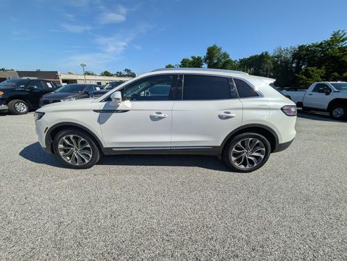Pristine White Metallic Tri-Coat 2022 Lincoln Nautilus Reserve