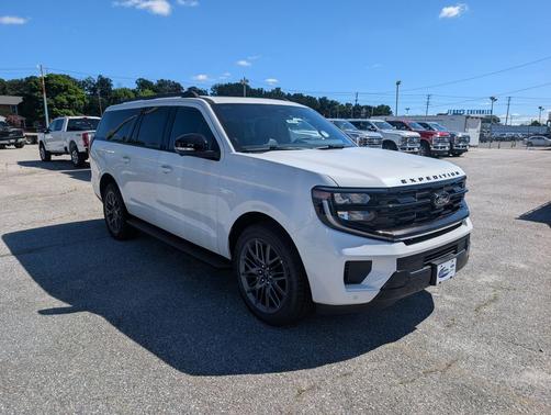 Star White Metallic Tri-Coat 2026 Ford Expedition Max Platinum