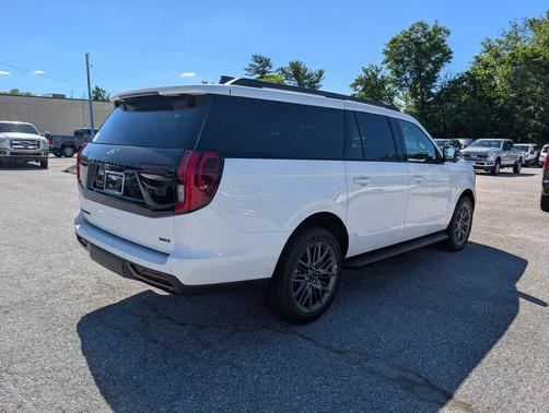 Star White Metallic Tri-Coat 2026 Ford Expedition Max Platinum