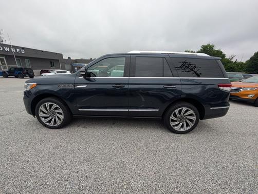 Flight Blue Metallic Clearcoat 2022 Lincoln Navigator Reserve