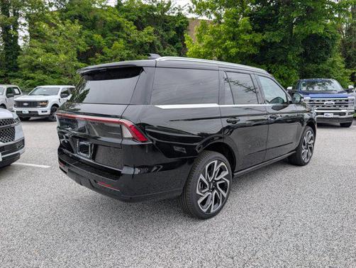Infinite Black Metallic Clearcoat 2026 Lincoln Navigator Black Label