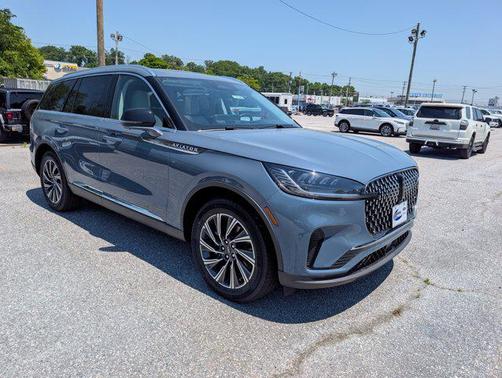Whisper Blue Metallic Clearcoat 2026 Lincoln Aviator Premiere