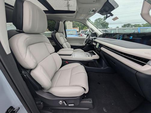 Gray Mist Metallic Tri-Coat 2026 Lincoln Navigator Reserve