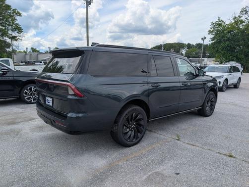Flight Blue Metallic Clearcoat 2026 Lincoln Navigator Reserve