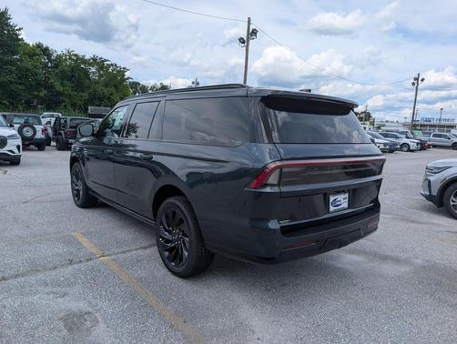 Flight Blue Metallic Clearcoat 2026 Lincoln Navigator Reserve