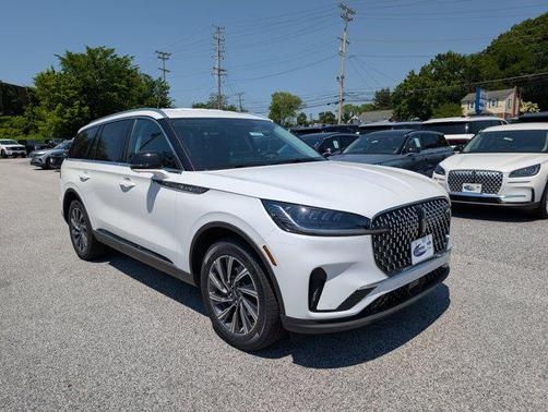 Pristine White Metallic Tri-Coat 2026 Lincoln Aviator Premiere