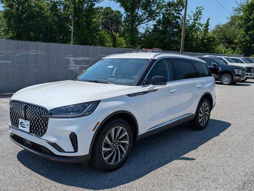 Pristine White Metallic Tri-Coat 2026 Lincoln Aviator Premiere
