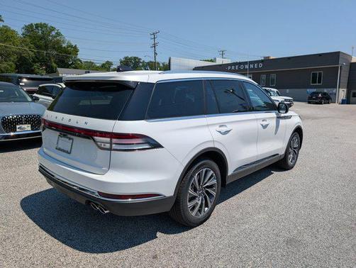 Pristine White Metallic Tri-Coat 2026 Lincoln Aviator Premiere