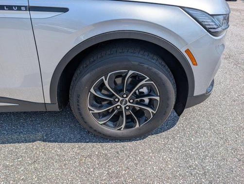 Silver Radiance Metallic Clearcoat 2026 Lincoln Nautilus Premiere