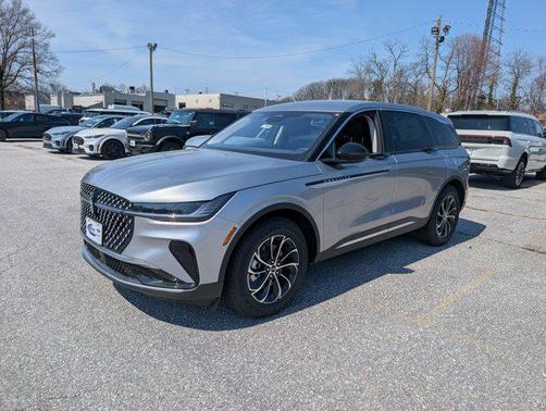 Silver Radiance Metallic Clearcoat 2026 Lincoln Nautilus Premiere