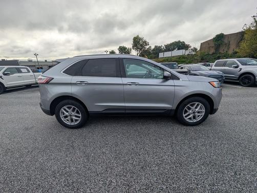Iconic Silver Metallic 2023 Ford Edge SEL