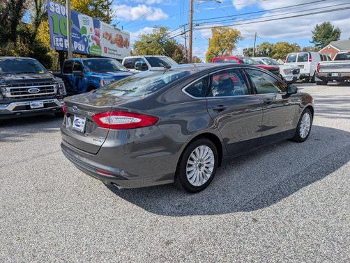 2016 Ford Fusion Hybrid SE