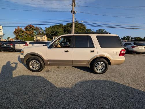 Oxford White 2013 Ford Expedition XLT