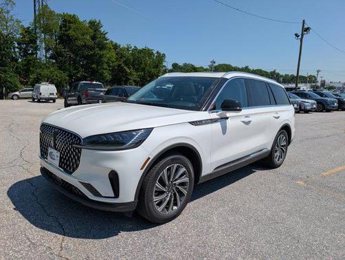 Pristine White Metallic Tri-Coat 2026 Lincoln Aviator Premiere