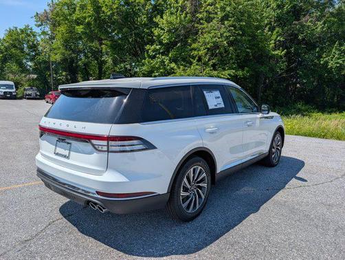Pristine White Metallic Tri-Coat 2026 Lincoln Aviator Premiere
