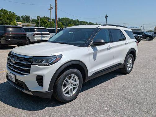 Star White Metallic Tri-Coat 2026 Ford Explorer Active