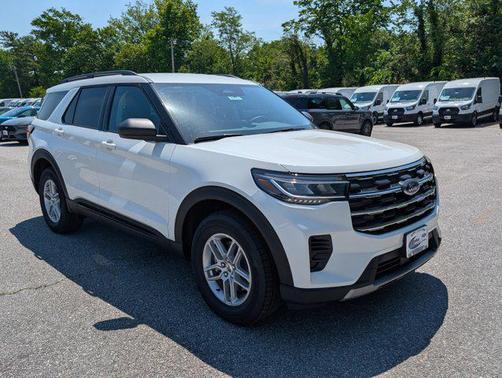 Star White Metallic Tri-Coat 2026 Ford Explorer Active