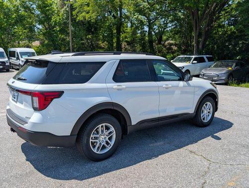Star White Metallic Tri-Coat 2026 Ford Explorer Active